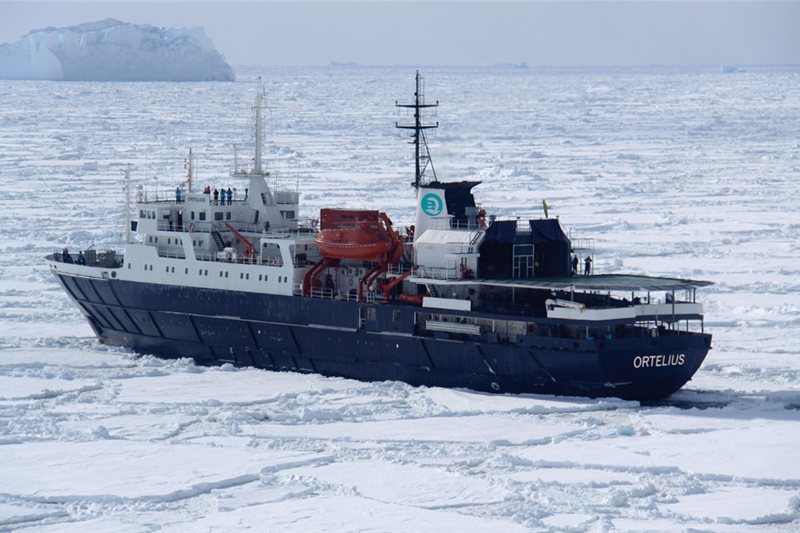 Antártida - Más Allá del Círculo Polar Antártico - Avistamiento de Ballenas salida 11/03/2028