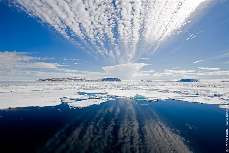 Alrededor de Spitsbergen, en El Reino Helado del Oso Polar salida 28/07/2027