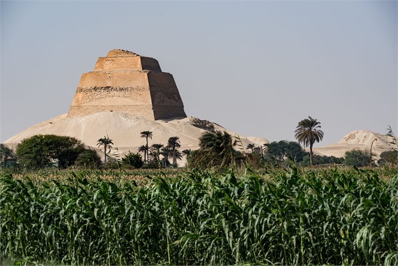 Viaje al Antiguo Egipto (pirámide de Meidum)